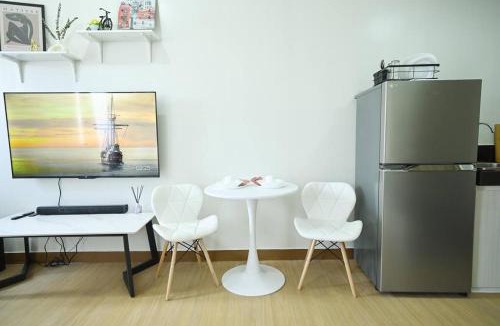 Trece Martires Apartment | Cosy Corner at SMDC Hope Residences - Pool View & Highest Floor