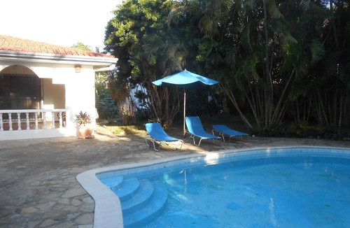 La Esplanada House | Cosy GUEST with living and sleeping area in large Caribbean garden