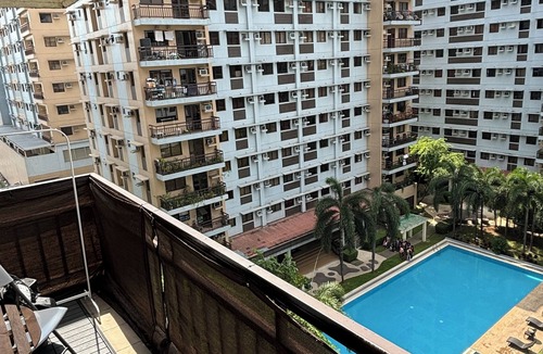 Cubao Condo | Cosy Home with Pool Access near Train & Bus Stations, up to 4pax.