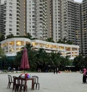 Central District House | Country Garden bay Balcony room for rent