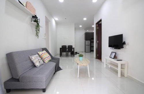 Central District Apartment | Country Garden Empty
