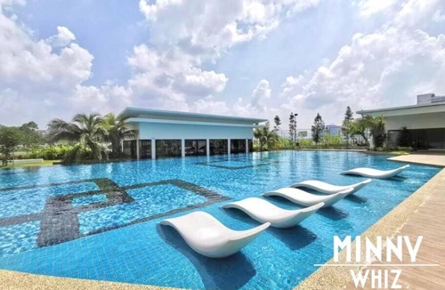 Kampung Bukit Dukong Apartment | Couple Suite Trader Garden Pool View #16