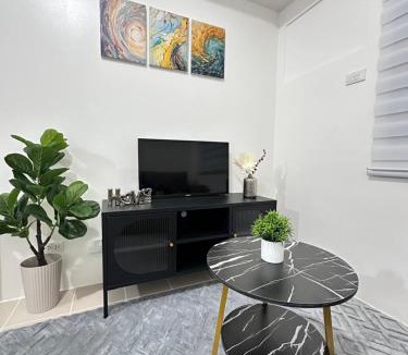 Santa Mesa House | Covent Garden Condominium