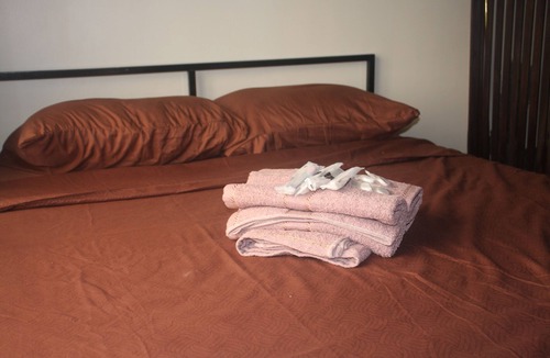 San Dionisio Apartment | Cozy 1 Bed Studio - Minutes to NAIA and MOA!