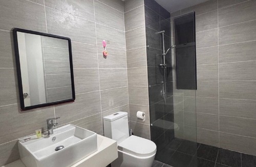Kuala Lumpur Apartment | Cozy 1-bedroom apartment with AC in soothing Kuala Lumpur