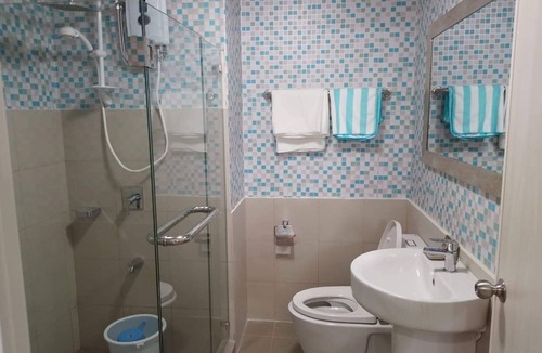 Makati Apartment | Cozy 1-bedroom apartment facing amenities with WiFi in upscale Uptown BGC Taguig