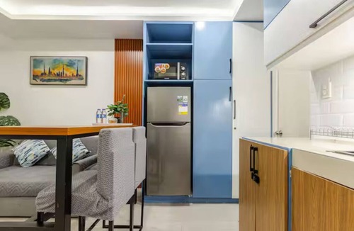 South Triangle Condo | Cozy 1-Bedroom Condo in Quezon City - Free Pool Access