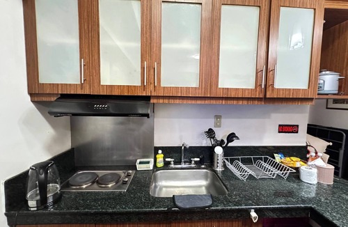 Legazpi Village Condo | Cozy 1-bedroom condo in pleasant Makati withWIFI & NETFLIX