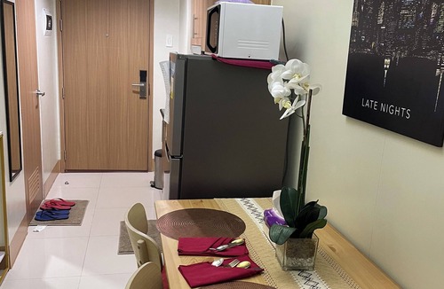 Tambo Condo | Cozy 1-bedroom condo in serene Pasay City with AC