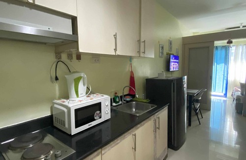 Barangay 76 Condo | Cozy 1-bedroom condo in fabulous Pasay City with AC