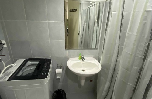 Barangay 76 Condo | Cozy 1-bedroom condo in fabulous Pasay City with AC