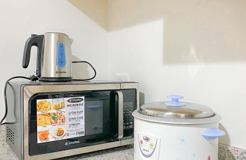 Legazpi Village Condo | Cozy 1-bedroom condo with AC and WiFi in located in the Heart of Makati