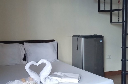 Balibago Hotel | Cozy 1-bedroom hotel in delightful Angeles with AC