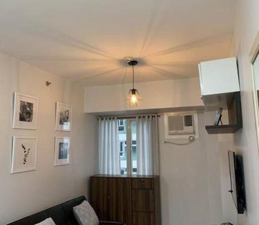 Alabang Apartment | Cozy 1 Bedroom near Alabang Town Center and Molito with Wifi and Netflix