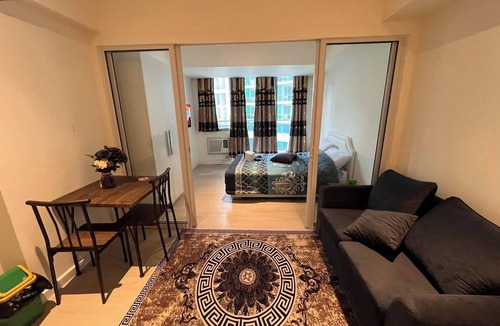 Paranaque Apartment | Cozy 1-bedroom with AC and WiFi in Azure Parañaque