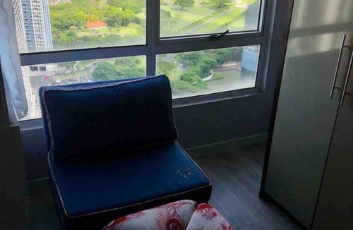 Ususan Condo | Cozy 1-BR Loft in BGC with Scenic Views, Modern Comfort & Vibrant Design