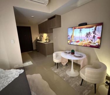 Bonifacio Global City Apartment | Cozy 1BR in BGC at Park Mckinley West Near Airport