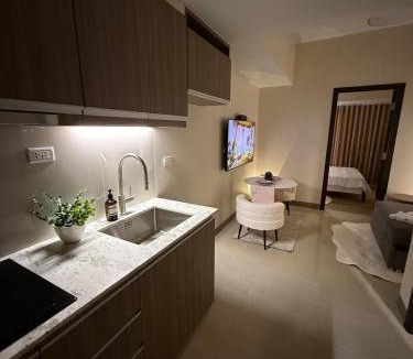Bonifacio Global City Apartment | Cozy 1BR in BGC at Park Mckinley West Near Airport