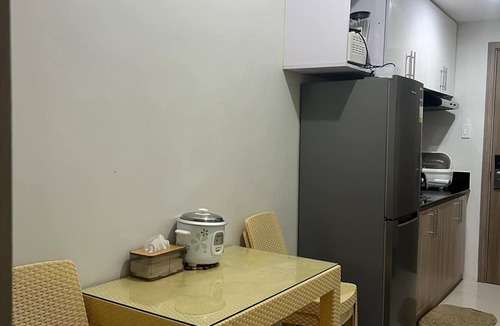 San Dionisio Apartment | Cozy 2-bedroom apartment in lovely Parañaque with AC, WiFi and Neflex