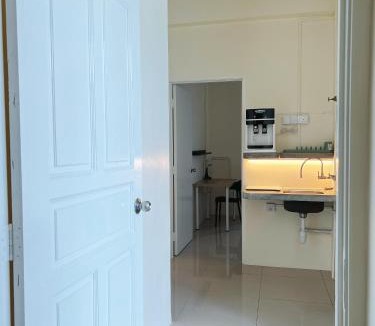 Nibong Tebal House | Cozy 2-Bedroom Balcony Suite with Living Room