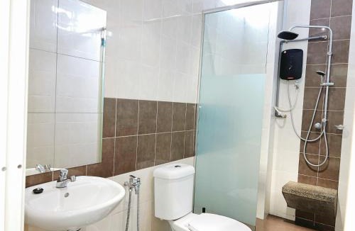 Nibong Tebal House | Cozy 2-Bedroom Balcony Suite with Living Room