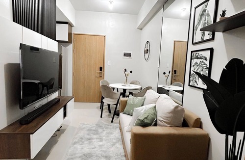 Paranaque Condo | Cozy 2-bedroom condo in brilliant Parañaque with AC