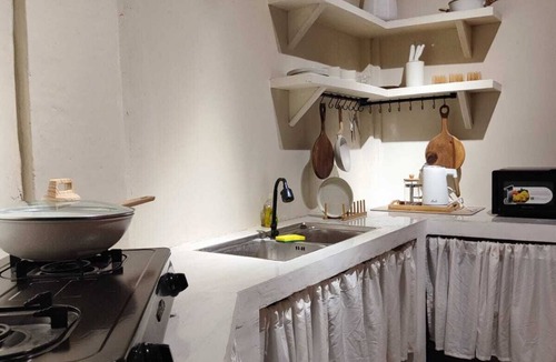 General Luna House | Cozy 2-bedroom home NEAR GL BEACH/MARKET.