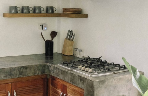 Dauis House | Cozy 2-bedroom house in Panglao near white beach - 1 Gbps internet + solar power