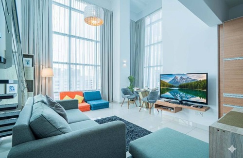 George Town Apartment | Cozy 2BR Maritime Suite Duplex George Town