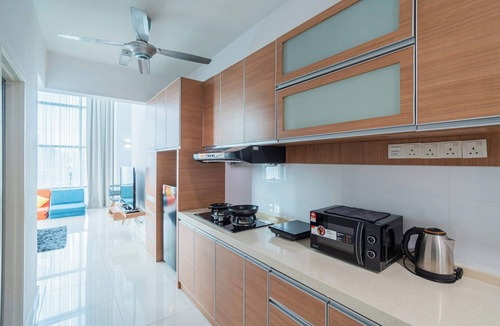 George Town Apartment | Cozy 2BR Maritime Suite Duplex George Town