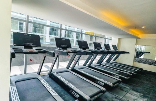 Baclaran Apartment | Cozy and Spacious High-Floor 2BR near Airport & MOA with City View