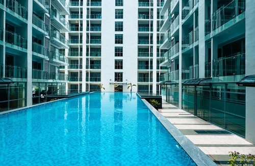 Baclaran Apartment | Cozy and Spacious High-Floor 2BR near Airport & MOA with City View