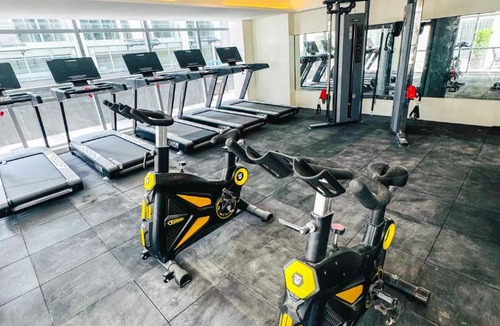 Baclaran Apartment | Cozy and Spacious High-Floor 2BR near Airport & MOA with City View