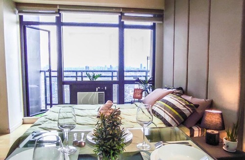 Downtown Apartment | Cozy Apartment City & Mountain View with balcony FREE NETFLIX with pools sauna and sunbathing