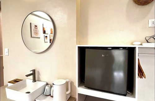 Aklan Province Apartment | Cozy BEACHFRONT apartment in lovely Bulabog Beach, Boracay with WiFi, AC,NETFLIX