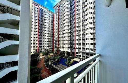Paranaque Apartment | Cozy Blossom near NAIA