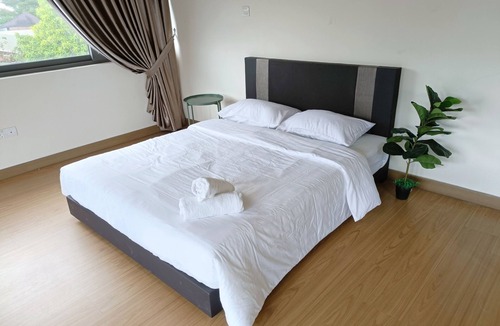Kajang House | Cozy Bungalow with Bathtub - 5 min away from water theme park!