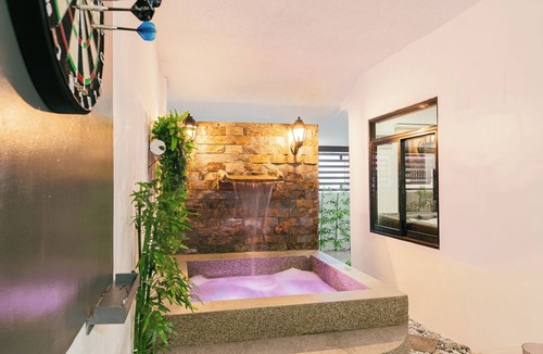 Angeles City House | Cozy Bungalow with Jacuzzi
