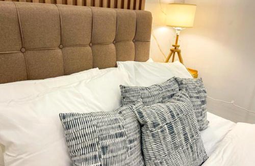 Barangay 76 Apartment | Cozy & Chic 1BR near Mall of Asia - S Residences