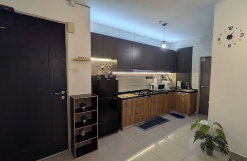 Central District Apartment | Cozy, Clean & Convenient Perfect for Business & Leisure Travelers