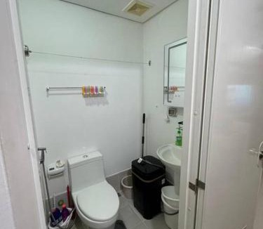 Barangka Ilaya Apartment | Cozy condo by the MRT & Light Mall experience comfort and convenience