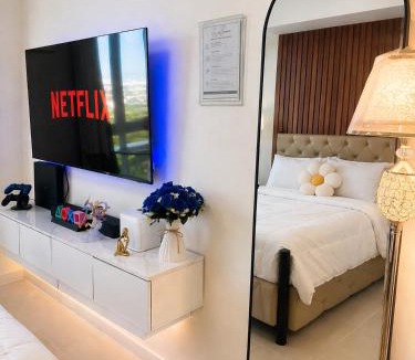 Ugong Apartment | Cozy Condo in Pasig with City View, Pool & PS4