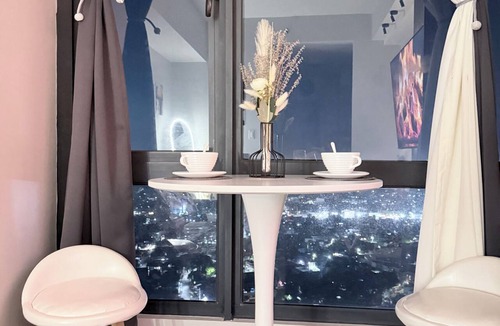 Project 8 Condo | Cozy Condo in Quezon City with City lights, Roof Deck & Netflix - Near SM North