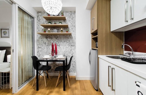 Mandaluyong Condo | Cozy condo with AC in soothing near Rockwell