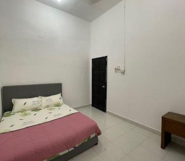 Kampung Telaga Batin Apartment | Cozy Family Stay Near Beach, Airport & Stadium