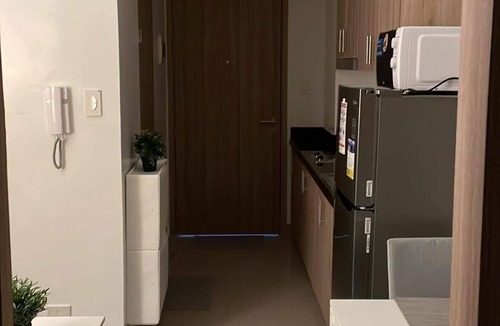 Baclaran Condo | Cozy High Floor 1-bedroom condo with AC, WiFi in Shore 2 Tower 3