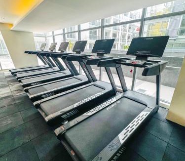 Baclaran Hotel | Cozy High-Floor Studio near Airport & MOA with City View