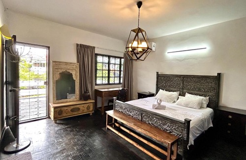 SS 2 Apartment | Cozy Homestay King Bed withBalcony in Shared Bungalow SS2 PJ