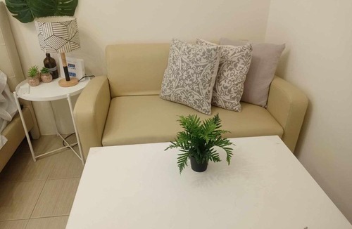 Ugong Bed & Breakfast | Cozy Hotel Suite in Kasara Pasig
