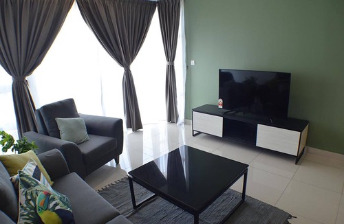 Taman Abad Apartment | Cozy House for friends or Family (Free WiFi)